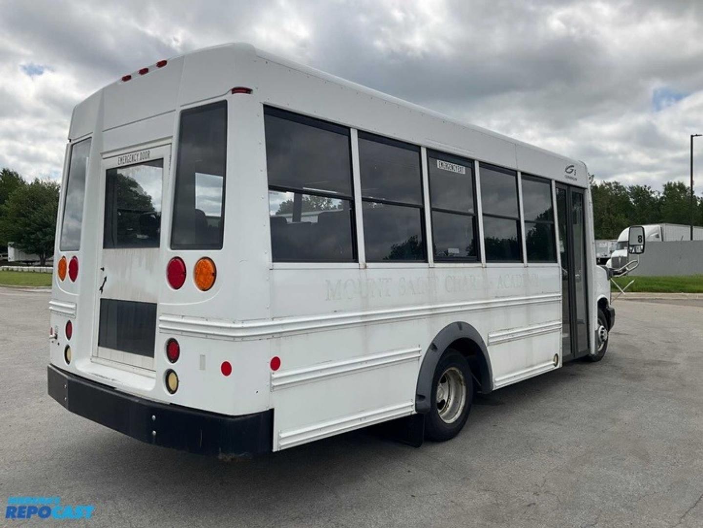 2012 White /Gray Chevrolet Express (1GB3G3BG2C1) with an V8 engine, Auto transmission, located at 1725 US-68 N, Bellefontaine, OH, 43311, (937) 592-5466, 40.387783, -83.752388 - Photo#3